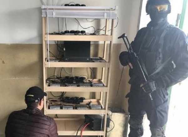 У Львові поліція накрила масштабну ботоферму