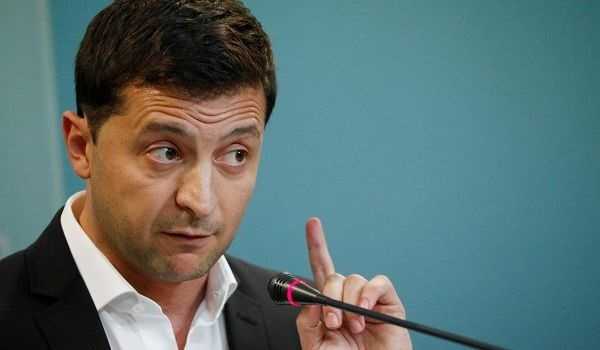 Очень нервничал: стало известно, как прошла встреча Зеленского с депутатами ВР