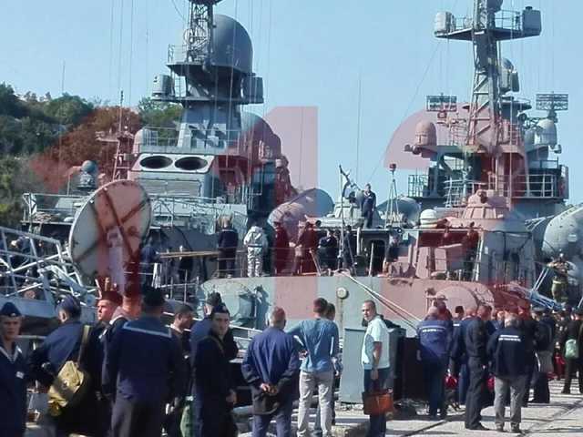 В Севастополе загорелся российский ракетный катер