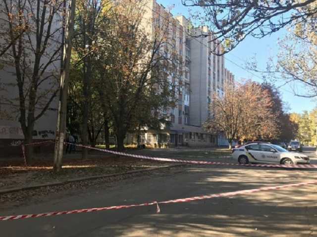 В центре Херсона расстреляли «Мерседес»: в больнице спасают раненых