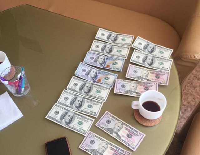 На Днепропетровщине директора таможенно-брокерской структуры задержали за вымогательство "откатов"