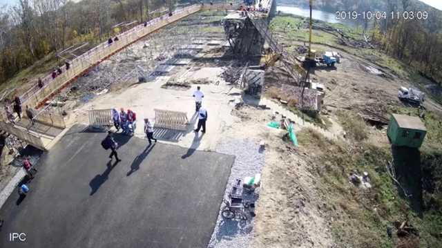 Украинская сторона построила временный обходной мостик в Станице Луганской