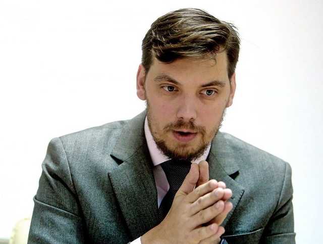 Премьер признал, что за Украиной идут бедность и нужда, – Гончаров