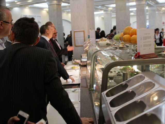 В столовой Верховной Рады депутату продали голубцы за 170 гривен