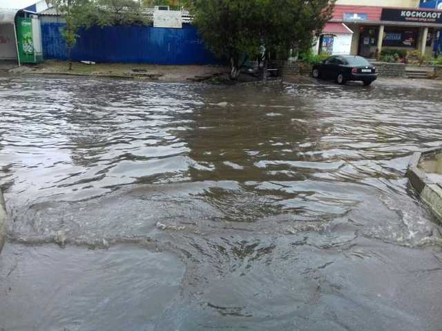 Превратился в Венецию! Украинский город накрыл погодный апокалипсис