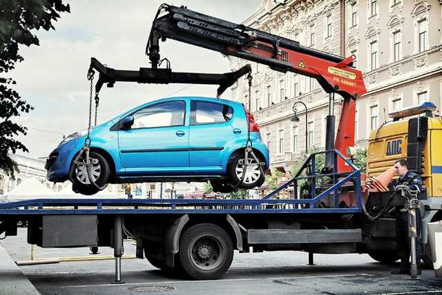 В Киеве массово эвакуируют авто: где забрать и сколько платить