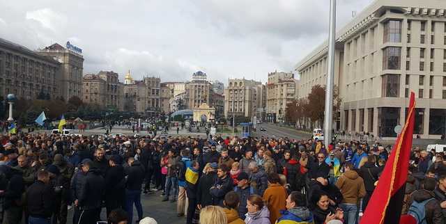 В Киеве на Майдане Независимости проходит акция протеста против "формулы Штайнмайера"