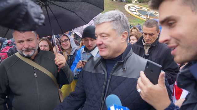 B Киеве таксист отказался везти Петра Порошенко после протестов на Майдане