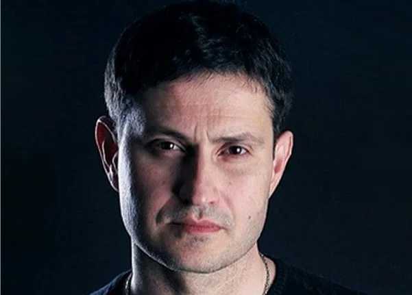 «Поддерживает убийства украинских граждан»: известный режиссер обрушился на звезду «Сватов»