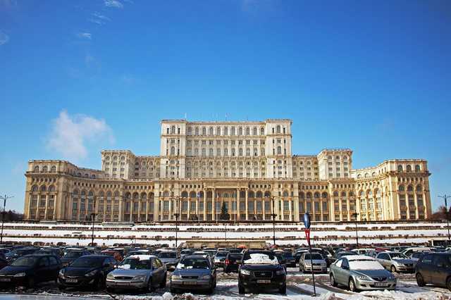 Парламент Румунії оголосив недовіру уряду