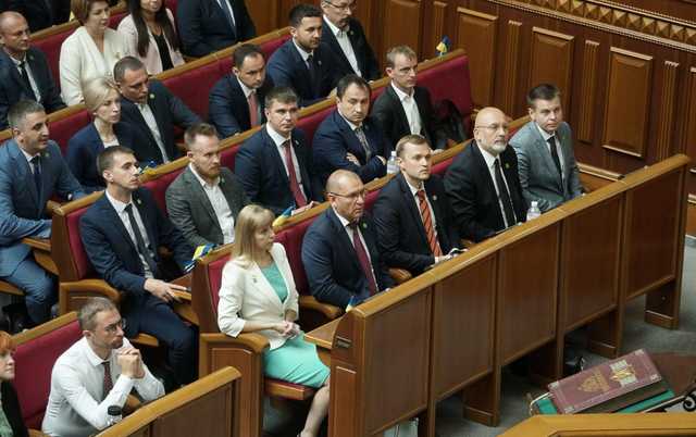 Испугались: почему "слуги народа" не хотят наказывать за незаконное обогащение