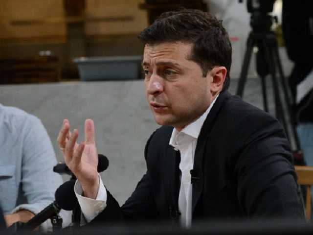 Зеленский заявил, что проблему с обеспечением жильем переселенцев мог бы решить за год