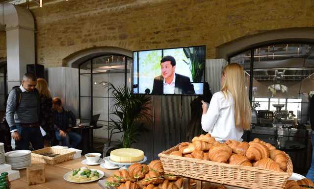 Сотни тысяч на банкет: всплыли эксклюзивные документы по пресс-марафону Зеленского