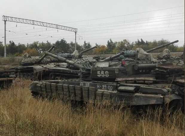 Стягивают на Донбасс? В России попал на видео эшелон военной техники