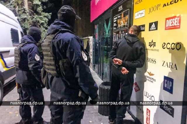 Под Днепром полиция устроила массовую ночную облаву: задержаны 20 человек