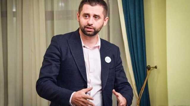 Муждабаев - Арахамии: зачем вы делаете из патриотов - врагов?