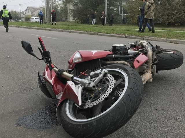 В Днепре мотоцикл насмерть сбил 70-летнюю женщину, которая перебегала дорогу