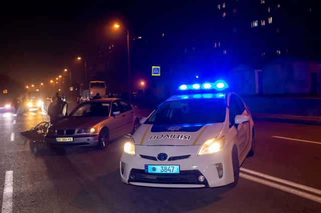 В Днепре водитель BMW сбил велосипедиста, на месте ДТП образовалась пробка