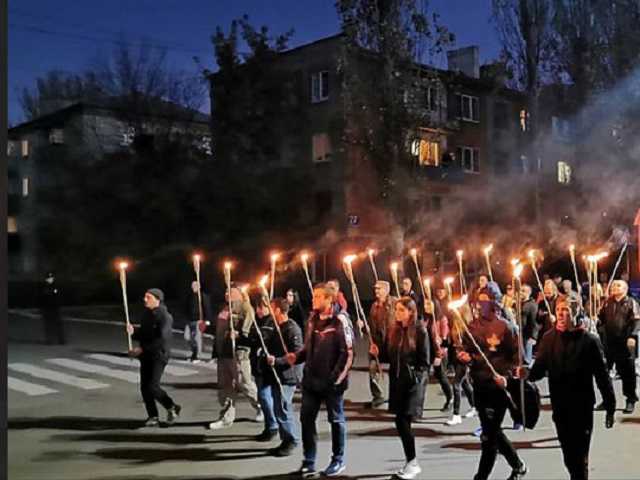 На Донбассе День защитника Украины отметили факельным шествием