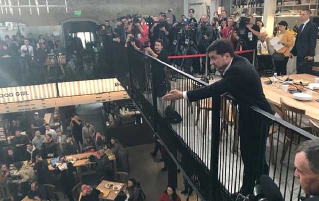 Совет Зеленскому: президент — это не политический диджей, а человек, отвечающий за будущее страны