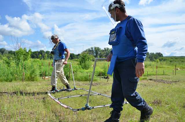 НАТО допомагає розміновувати Приазов’я