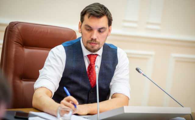 Гончарук: Кабмин вынужден запускать отопительный сезон в ручном режиме