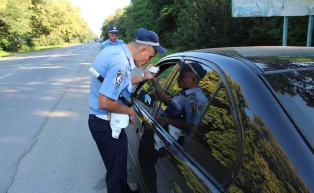 Водителей предупредили, в каких случаях полиция имеет право осмотреть авто