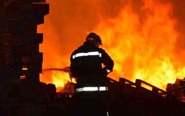 В Киеве вспыхнул масштабный пожар в недострое