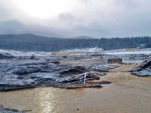 Уцелели несколько домов: место прорыва дамбы в России сняли с высоты