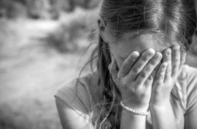 В России мать носила 12-летнюю дочь в авоське и продавала ее педофилам