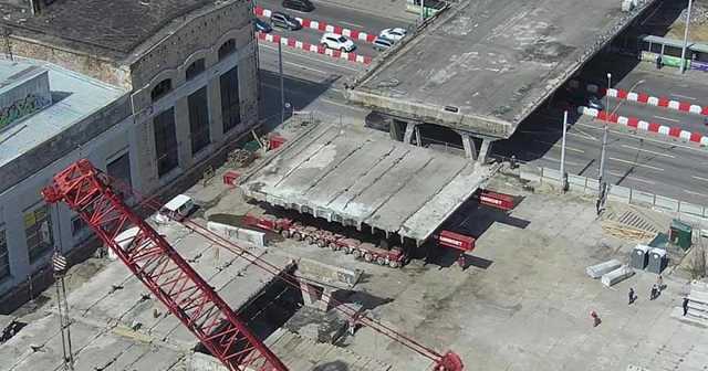 Кличко показал, как установили третий пролет на Шулявском мосту