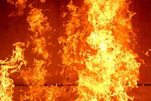 На Харьковщине мужчина угрожал сжечь себя под стенами налоговой инспекции