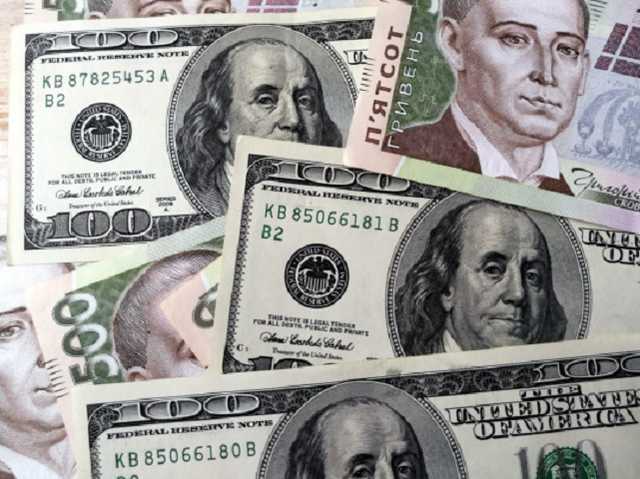 Валютные качели: что происходит с долларом в банках и на черном рынке