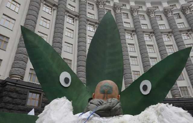 "Конопляный марш свободы" состоялся в Киеве: участники требовали легализации медицинского каннабиса