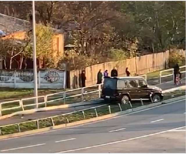 Елітний позашляховик мера Чернігова Атрошенка потрапив у ДТП