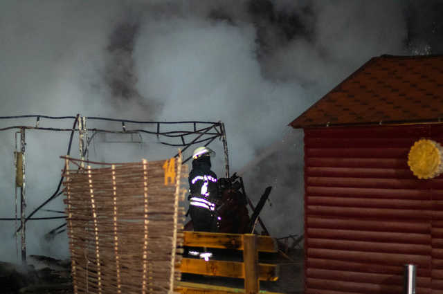 В Киеве на территории Гидропарка горело кафе