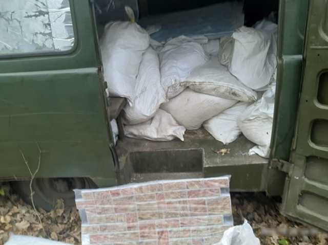 На границе Украины с Россией контрабандисты питалысь построить мост