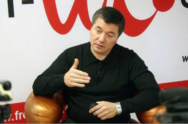 Політолог розповів, у яку небезпечну гру втягнули президента Зеленського