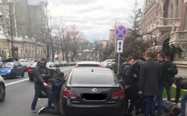 Главк "К" СБУ задержал при получении взятки менеджера Нацбанка Пискотина, - Бутусов