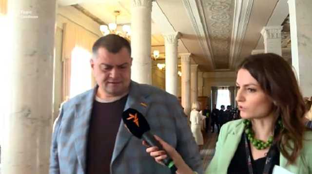 «Слуга народу» «Юзік» розповів, що робив з білетами у ВР