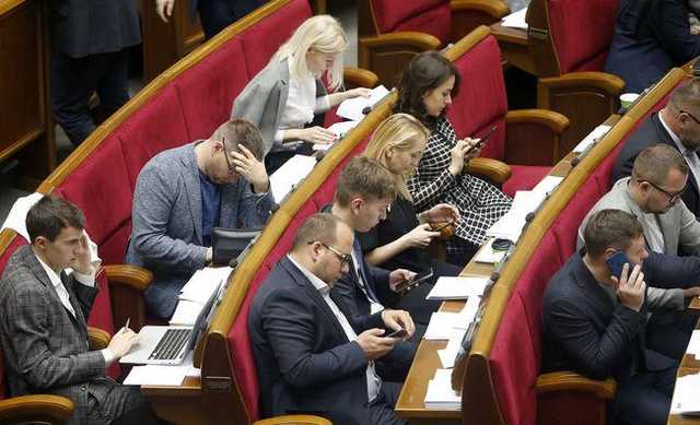 За прогулы нардепов накажут не их самих, а их помощников — политолог