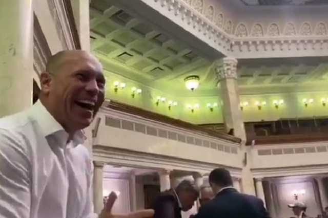 "Одни п*дорам пишут, другие – шл*хам": Киву довел до истерики секс-скандал в Раде