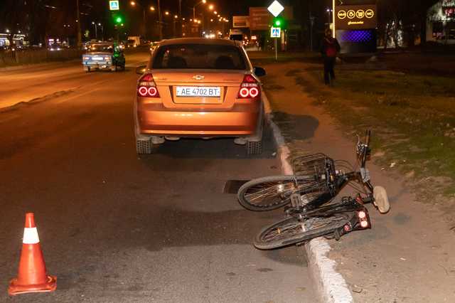 В Днепре на Донецком шоссе Chevrolet сбил велосипедиста