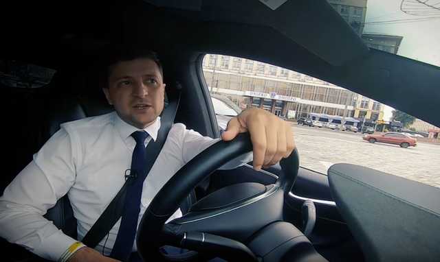 От Suzuki до Tesla: стало известно, на каких машинах ездил Зеленский