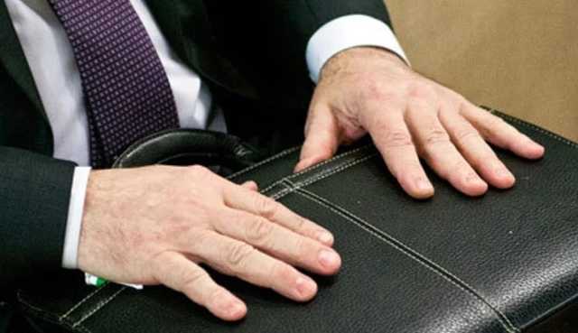 У Зеленского решили выгнать с работы почти 20 тысяч чиновников