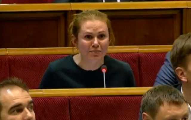 "Успокойтесь, вам еще рожать!" "Слуга народа" устроила истерику из-за голосования в Раде