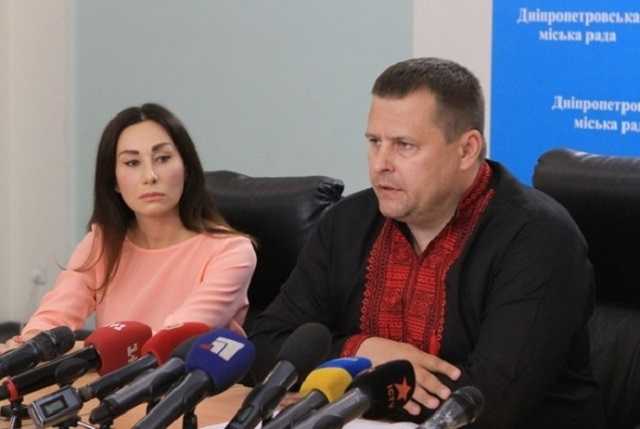 Мэр Днепра признался, что его жена очень переживает из-за Коломойского