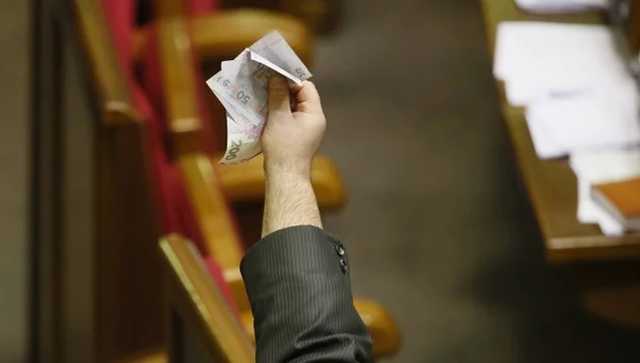 В Украине начал действовать закон о санкциях для нардепов за прогулы