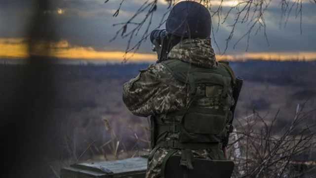 Обстрелы продолжаются регулярно — Бутусов о ситуации возле Золотого