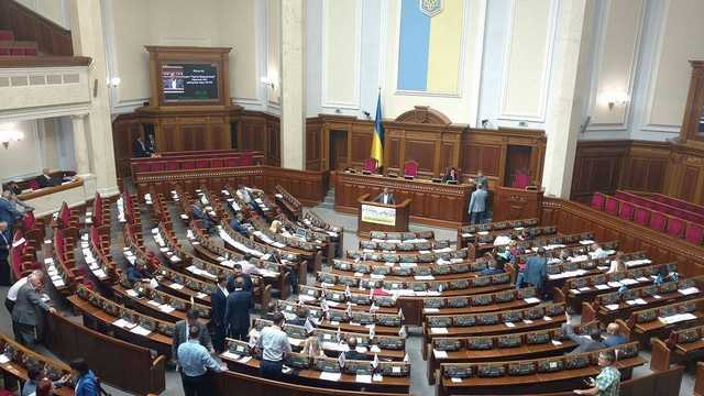 Посещаемость депутатов в Раде упала после начала работы электронной регистрации